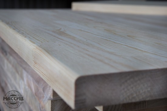 Площадка для лестницы. Сосна цельноламельная АА 40*1200*2000